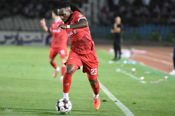 در شب بازی با ذوبآهن؛ وحید هاشمیان، تیوی بیفوما را از لیست پرسپولیس خط زد
