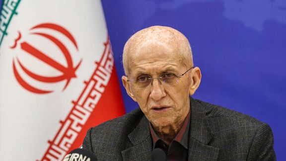 نوباوه، نماینده تهران: مامور به زنی عریان تذکر داد و او چاییاش را به صورت مامور پاشید