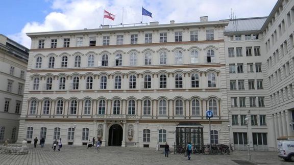 طهران تستدعي القائم بالأعمال النمساوي عقب اتهامات بسعيها للتسلح النووي