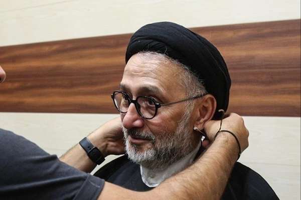 معاون سابق ریاستجمهوری: اگر عمامه ما را میپرانید حداقل لباسهای ما را در نیاورید