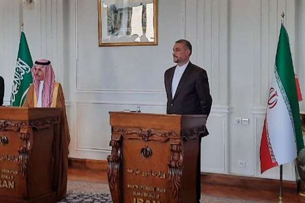 وزير الخارجية السعودي في طهران يؤكد على الأمن البحري وتجنب أسلحة الدمار الشامل