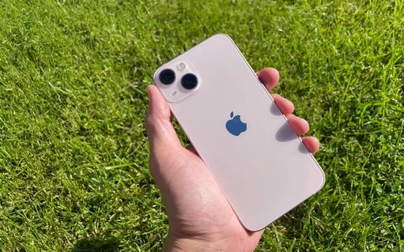 یک مقام اتاق اصناف ایران: قیمت آیفون ۱۳ تا ۱۵ میلیون افزایش داشته است