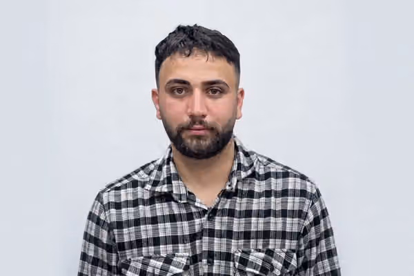 نقل محتج إيراني من معتقلي "ميدان عليخاني" للحبس الانفرادي بسجن "دستغرد" تمهيدًا لإعدامه