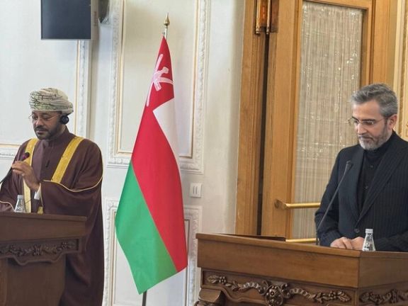 Interim Iranian Foreign Minister Ali Bagheri Kani (right) and Omani Foreign Minister Badr bin Hamad al-Busaidi (left) at a press conference in Tehran, May 27, 2024.