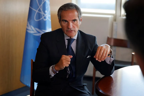 غروسي يحذّر طهران: استئناف عمليات التفتيش النووي يجب أن يتم سريعاً