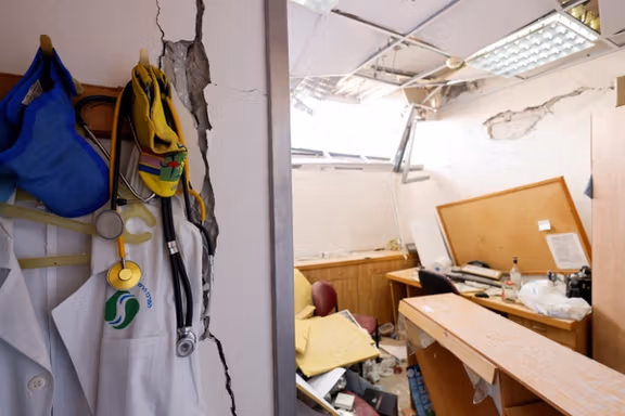 ویرانیهای برجا مانده در پی حمله موشکی جمهوری اسلامی به بیمارستان سوروکا