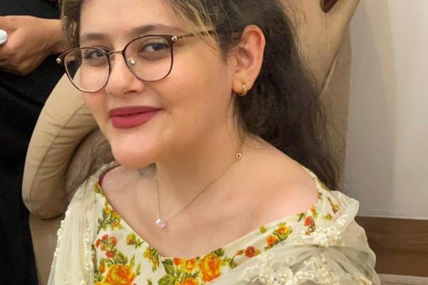 عائلة مهسا أميني لـ"إيران إنترناشيونال": ذكرى الأربعين لمقتل مهسا سيقام في مقبرة "سقز"