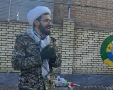 دوست روحانی مضروب در خیابان رودکی تهران: فرد ضارب از داخل مترو او را با غیظ نگاه میکرده