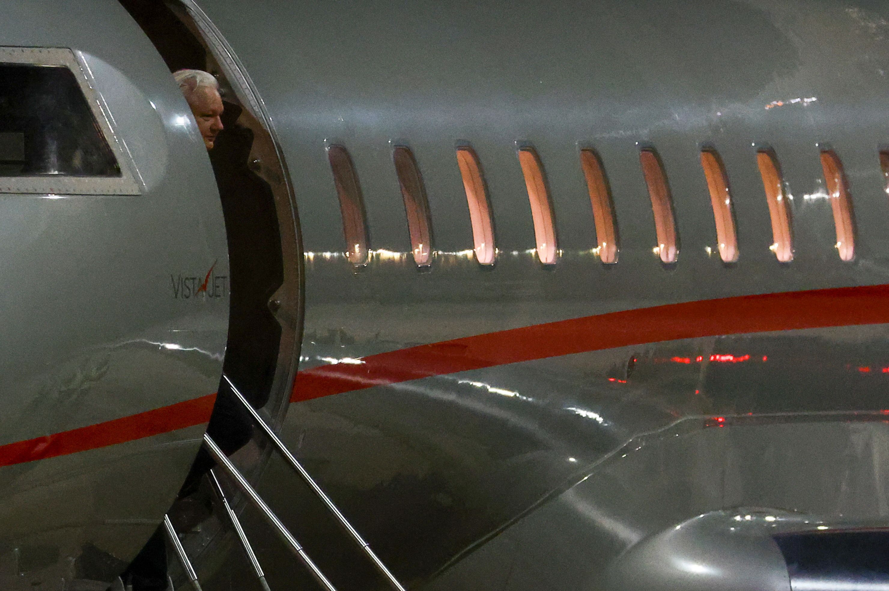 جولیان آسانژ پس از آزادی به استرالیا برگشت