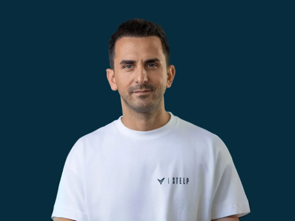 یک سازمان امدادرسانی مستقر در آلمان: امدادگر ما از ایران خارج نشده و ارتباط با او قطع شده