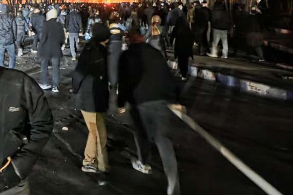 پیام یک مخاطب: در اعتراضات شوشتر ۱۰۰ نفر به دست ماموران کشته شدند