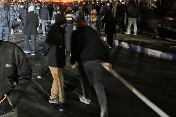 پیام یک مخاطب: در اعتراضات شوشتر ۱۰۰ نفر به دست ماموران کشته شدند