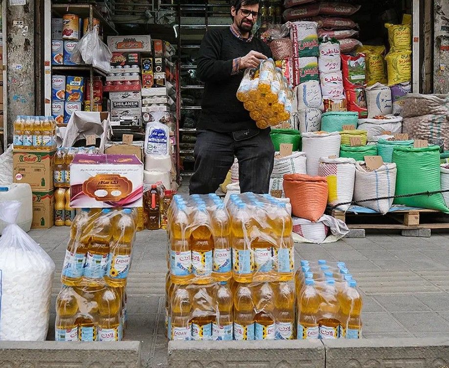 رئیس اتحادیه بنکداران مواد غذایی: کمبود مواد اولیه، بازار روغن را با بحران مواجه کرده است