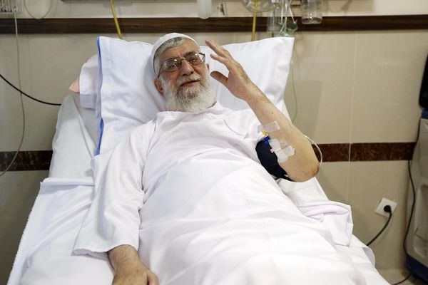 "نيويورك تايمز": المرشد الإيراني بالمستشفى بعد تدهور صحته وخضوعه لجراحة لإزالة انسداد معوي
