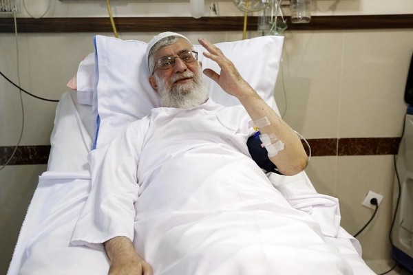 "نيويورك تايمز": المرشد الإيراني بالمستشفى بعد تدهور صحته وخضوعه لجراحة لإزالة انسداد معوي
