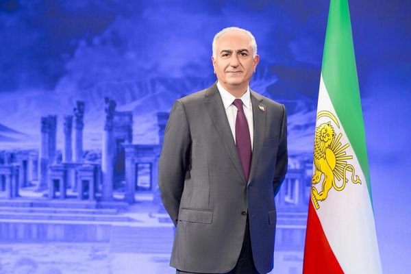 ۳۴۰ ایرانی زرتشتی خواستار همبستگی ملی به رهبری شاهزاده پهلوی شدند