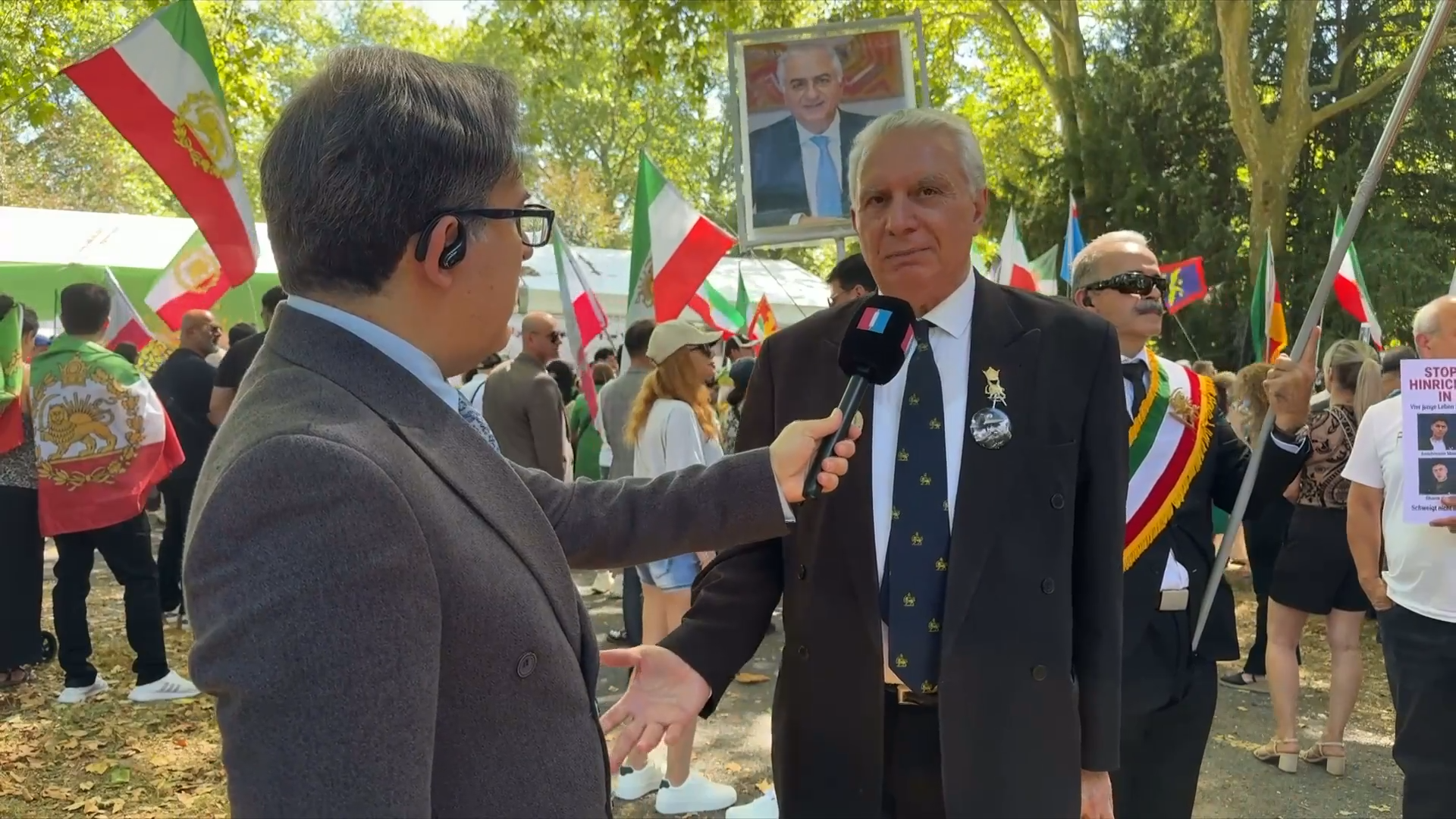 گردهمایی ایرانیان بر سر مزار فریدون فرخزاد در سی‌وچهارمین سالروز قتل او