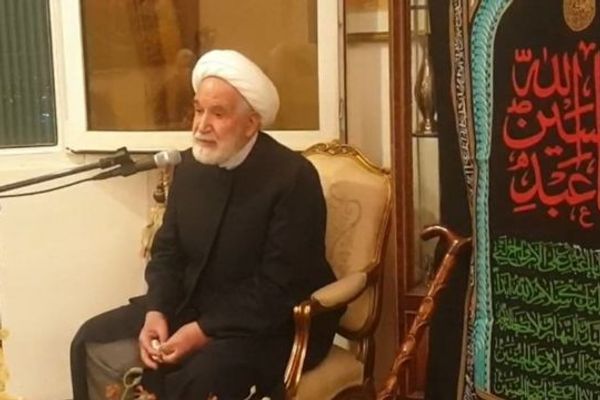 كروبي يتضامن مع موسوي حول "مخاوف توريث منصب المرشد الإيراني".. ويطالب النظام بالرد