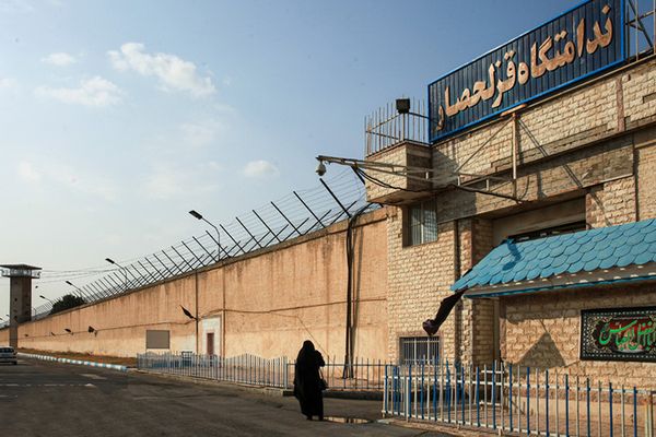 وفاة سجين أفغاني بسجن إيراني بعد إضرابه عن الطعام احتجاجًا على سلوك مسؤولي السجن