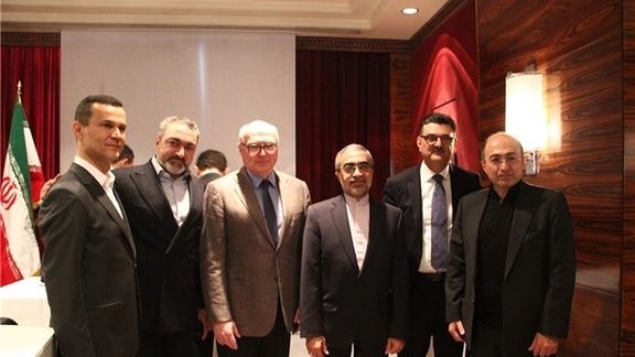 از راست به چپ؛ نفر اول : حمید کشاورز توچایی، نفر سوم: علی آهنی، سفیر سابق جمهوری اسلامی در فرانسه، نفر پنجم: حمیدرضا صمدی، مالک هلدینگ رایزکو، از مالکان خرد ایران خودرو، نزدیک به کروز، نفر شش: محمد علیپور فطرتی