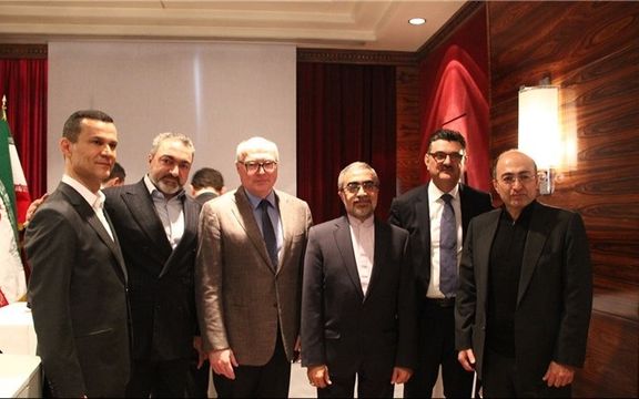 از راست به چپ؛ نفر اول : حمید کشاورز توچایی، نفر سوم: علی آهنی، سفیر سابق جمهوری اسلامی در فرانسه، نفر پنجم: حمیدرضا صمدی، مالک هلدینگ رایزکو، از مالکان خرد ایران خودرو، نزدیک به کروز، نفر شش: محمد علیپور فطرتی