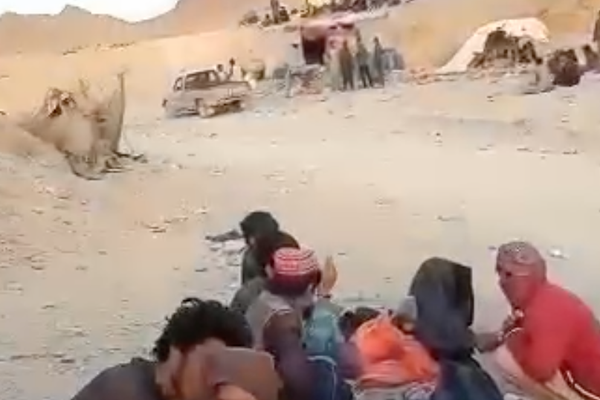 مقتل عشرات اللاجئين الأفغان برصاص قوات الحدود الإيرانية وطالبان تندد بشدة