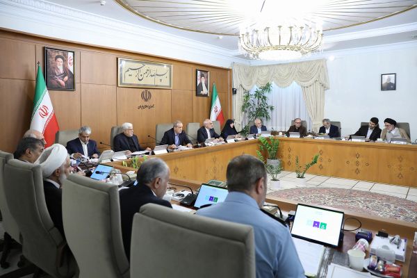 Experts express alarm over Pezeshkian government's behavior