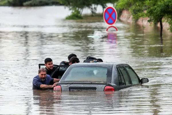 وسائل إعلام إيرانية تنتقد تعامل المسؤولين مع فيضانات مدينة "مشهد"