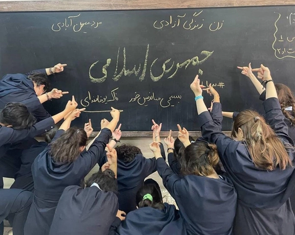 اعتراضات دانشآموزی در خیزش مهسا، انگیزهای برای تشدید برنامههای سرکوب و تصفیه از سوی حکومت شد