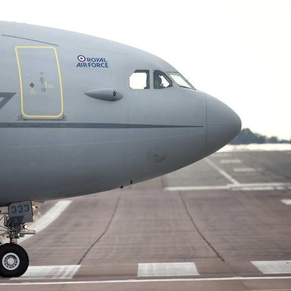 چهار فعال حامی فلسطین به دلیل خسارت زدن به جتهای یک پایگاه نظامی بریتانیا بازداشت شدند