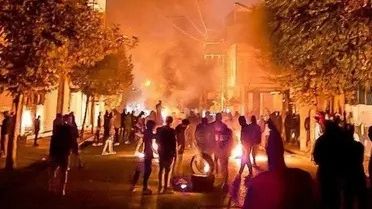 إدانات دولية بعد إعدام النظام الإيراني 3 متظاهرين.. واحتجاجات ليلية في مدن مختلفة