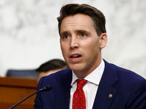 سناتور جاش هالی: سیاست نامفهوم دولت بایدن درباره ایران، فرق چندانی با فاجعه ندارد