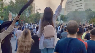 المارد خرج من القمقم.. وفاة مهسا أميني منحت الإيرانيات حياة جديدة