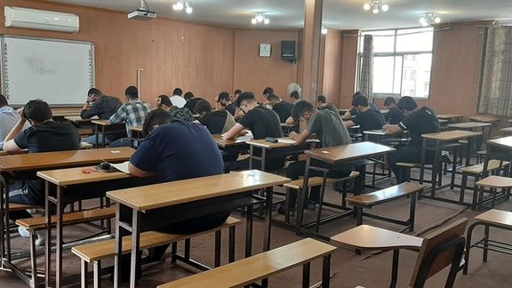 صحيفة إيرانية: انتشار العنف وتعاطي المخدرات بين تلاميذ المدارس في إيران