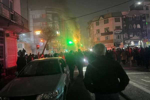 مشهد در ۱۸ و ۱۹ دی؛ روایتهایی از قطع برق و آنتن و به رگبار بستن مردم در خیابان
