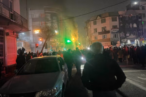 مشهد در ۱۸ و ۱۹ دی؛ روایتهایی از قطع برق و آنتن و به رگبار بستن مردم در خیابان