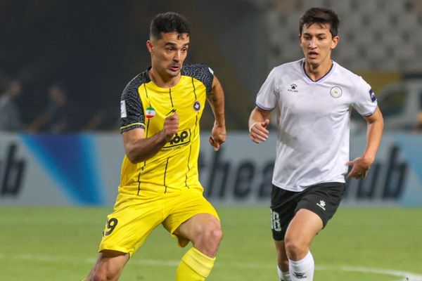 سپاهان ۲-۲ آخال؛ باورنکردنی در نقشجهان، سپاهان از پس آخال ۱۰ نفره بر نیامد!