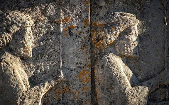 یک باستانشناس: پتروشیمیها عامل تخریب بیستون، تختجمشید و نقشرستم هستند