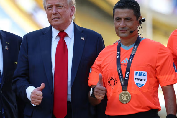 بعد 3 أشهر من الهجوم ضده.. وزارة الرياضة الإيرانية تهنئ فغاني لحصوله على أفضل حكم في آسيا