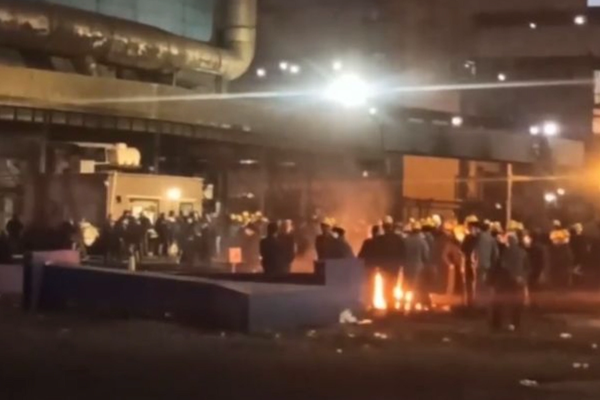 موجة إضرابات نقابية جديدة في إيران.. من أصفهان إلى طهران
