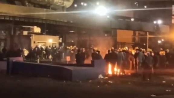 Workers on strike at Esfahan Steel Company on early hours of February 26, 2023