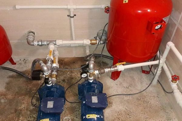 لا مياه ولا إنترنت.. أزمة الكهرباء تلقي بثقلها على الحياة في إيران