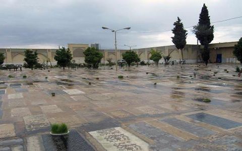 نیروی انتظامی استان فارس از بازداشت دو نفر به دلیل فروش غیرقانونی قبر به شهروندان خبر داد