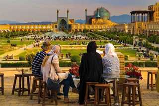 بسبب ضعف الإدارة والعزلة الدولية وتقلبات العملة.. "شلل شبه تام" يصيب قطاع السياحة في إيران