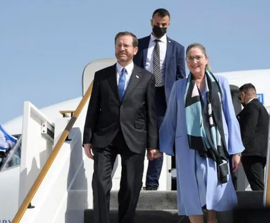 الرئيس الإسرائيلي في ختام زيارته للإمارات: المنطقة أمام السلام.. أو إرهاب إيران