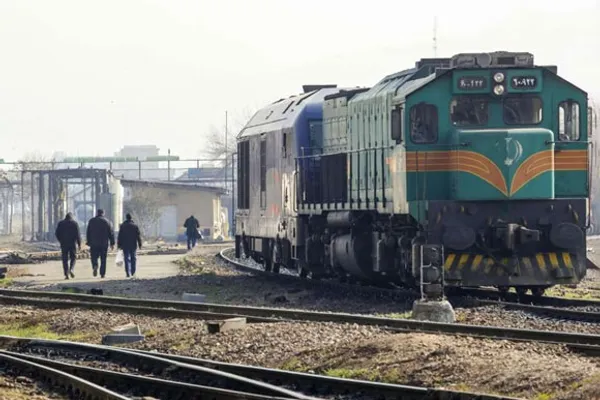 وسط تفاقم الأزمة الاقتصادية.. زيادة أسعار تذاكر القطارات في إيران بنسبة 30 %