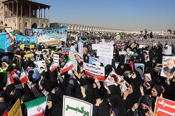 في ذكرى اقتحام السفارة الأميركية.. مسيرات إيرانية تخلط الرمزية الثورية بالتحدي النووي