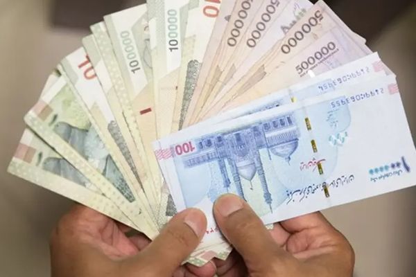 فشل حكومة "رئيسي" في تحقيق 30 % من موارد وإيرادات الميزانية خلال 7 أشهر من العام الجاري