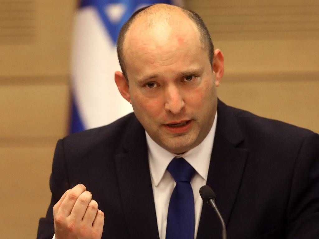 رئيس الوزراء الإسرائيلي السابق يؤكد تنفيذ عمليتين داخل الأراضي الإيرانية العام الماضي