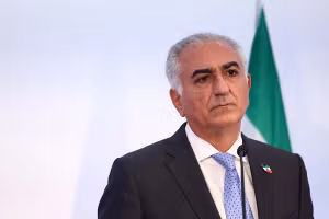 فراخوان شاهزاده رضا پهلوی: پنجشنبه و جمعه ۸ شب همه از خیابانها و خانهها شعار سر بدهید